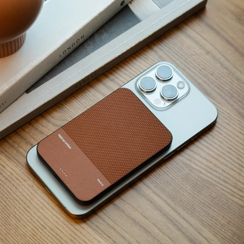 Native Union (Re)Classic Power Bank 5000mAh Qi2 - Tan [V] - بطارية متنقلة - ماغ سيف - قوه 15 واط - متوافقة مع ابل ايربودز - سعة 5000 ملي امبير - كفالة 12 شهر
