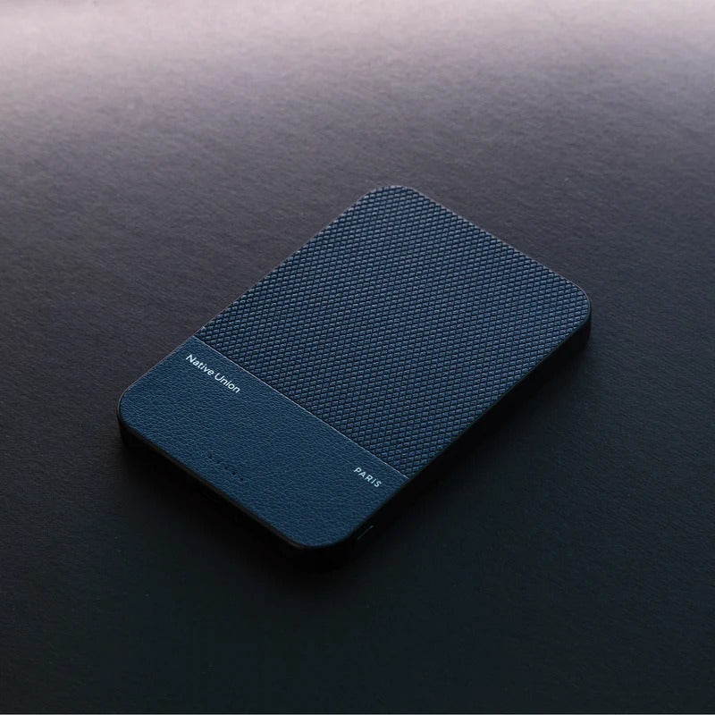 Native Union (Re)Classic Power Bank 5000mAh Qi2 - Navy [V] - بطارية متنقلة - ماغ سيف - قوه 15 واط - متوافقة مع ابل ايربودز - سعة 5000 ملي امبير - كفالة 12 شهر