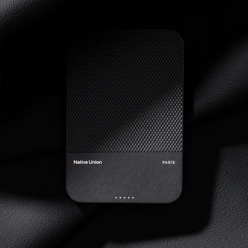 Native Union (Re)Classic Power Bank 5000mAh Qi2 - black [V] - بطارية متنقلة - ماغ سيف - قوه 15 واط - متوافقة مع ابل ايربودز - سعة 5000 ملي امبير - كفالة 12 شهر