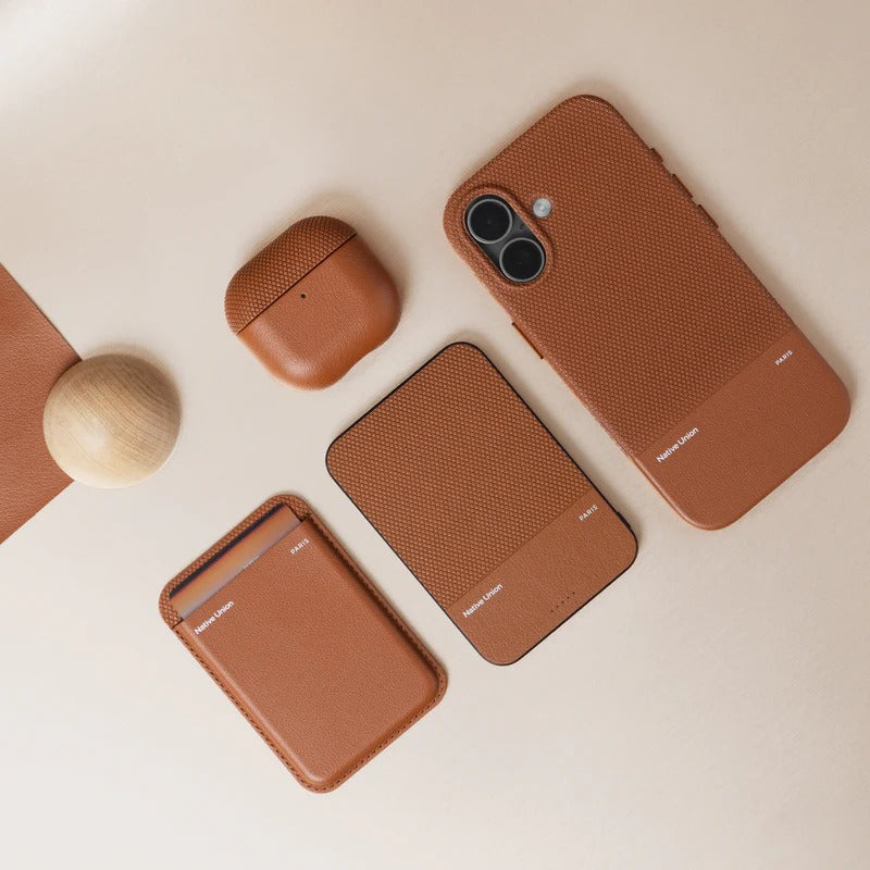 Native Union (Re)Classic Power Bank 5000mAh Qi2 - Tan [V] - بطارية متنقلة - ماغ سيف - قوه 15 واط - متوافقة مع ابل ايربودز - سعة 5000 ملي امبير - كفالة 12 شهر